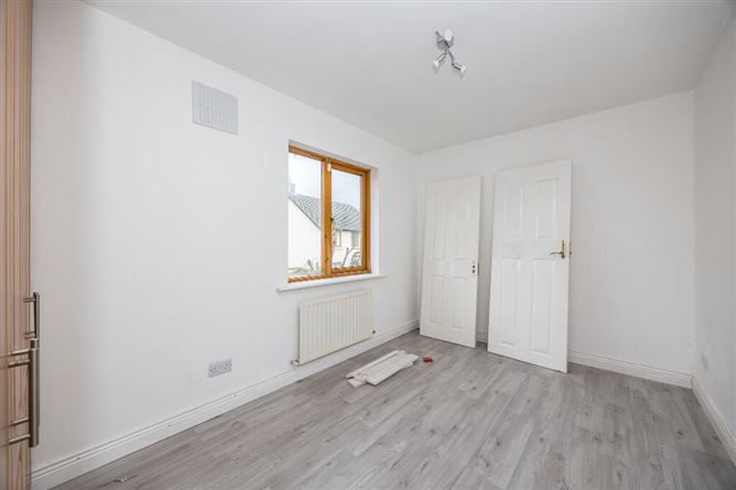 https://photos-a.propertyimages.ie/media/8/8/3/4914388/f3a3c97c-f29e-40d5-b872-75f1debb9009_l.jpg