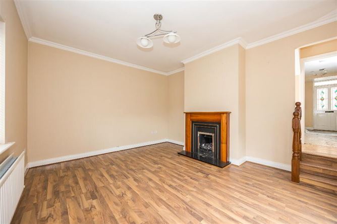 https://photos-a.propertyimages.ie/media/8/8/3/4914388/f3a3c97c-f29e-40d5-b872-75f1debb9009_l.jpg