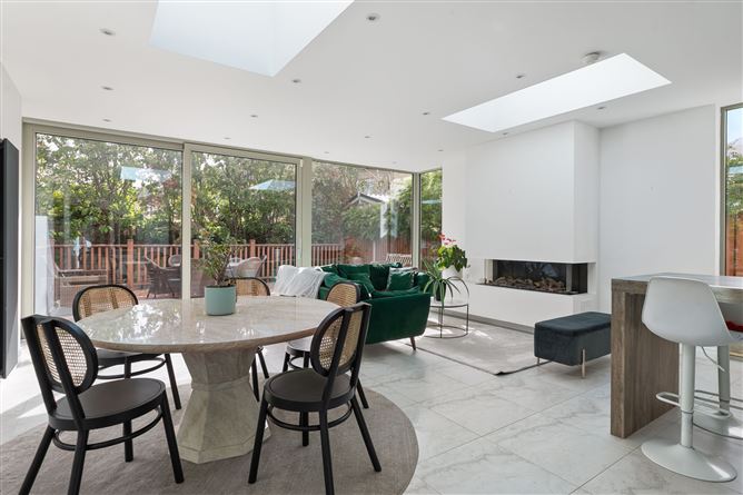 16 Brownsbarn Court, Kingswood Cross, Naas Road, Dublin 22