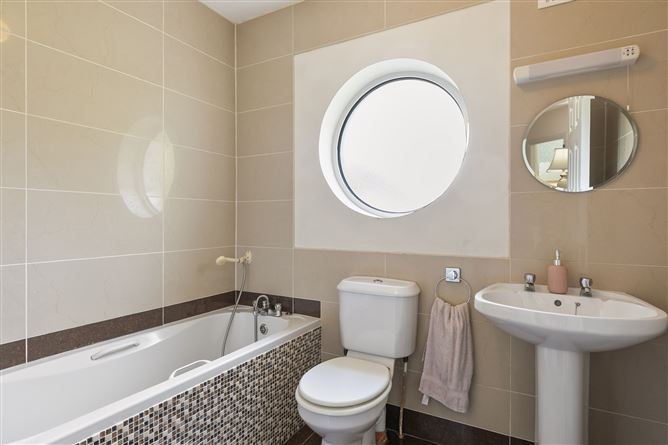 16 Brownsbarn Court, Kingswood Cross, Naas Road, Dublin 22