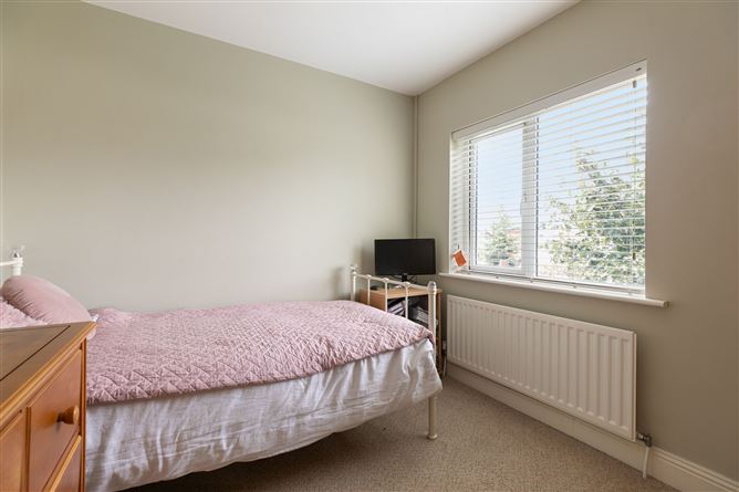 16 Brownsbarn Court, Kingswood Cross, Naas Road, Dublin 22