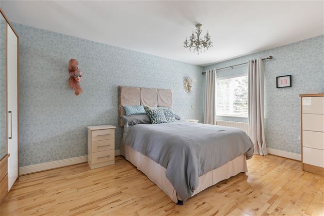 16 Brownsbarn Court, Kingswood Cross, Naas Road, Dublin 22
