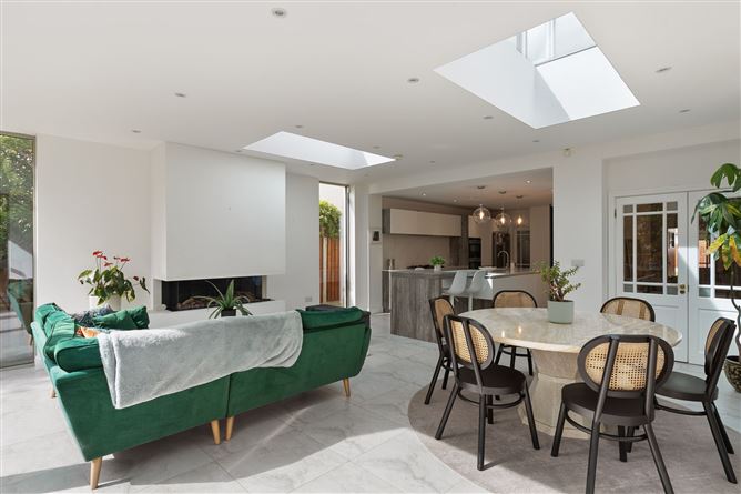 16 Brownsbarn Court, Kingswood Cross, Naas Road, Dublin 22