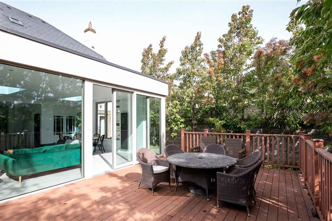 16 Brownsbarn Court, Kingswood Cross, Naas Road, Dublin 22