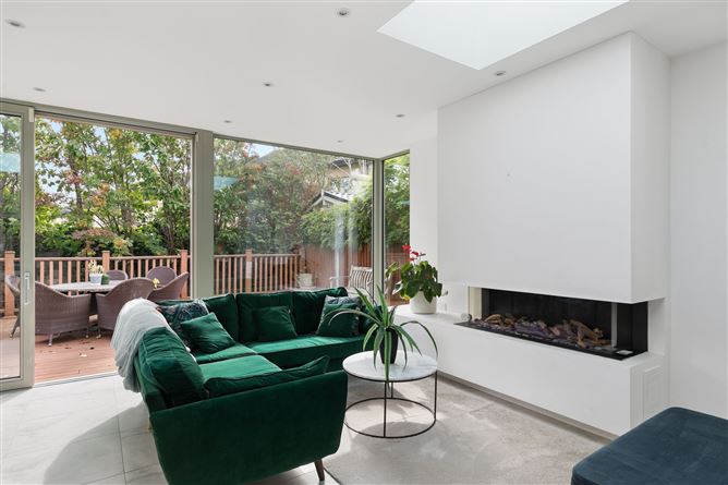 16 Brownsbarn Court, Kingswood Cross, Naas Road, Dublin 22