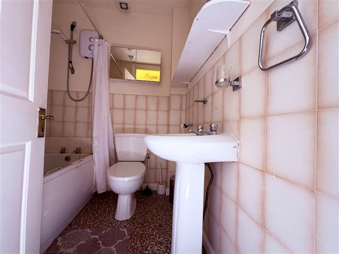 3 Middle Street Court, Middle Street, Galway City