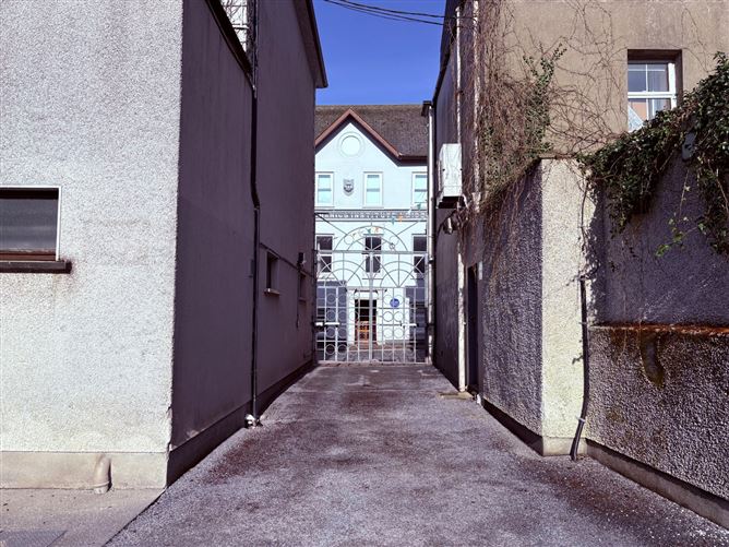 3 Middle Street Court, Middle Street, Galway City