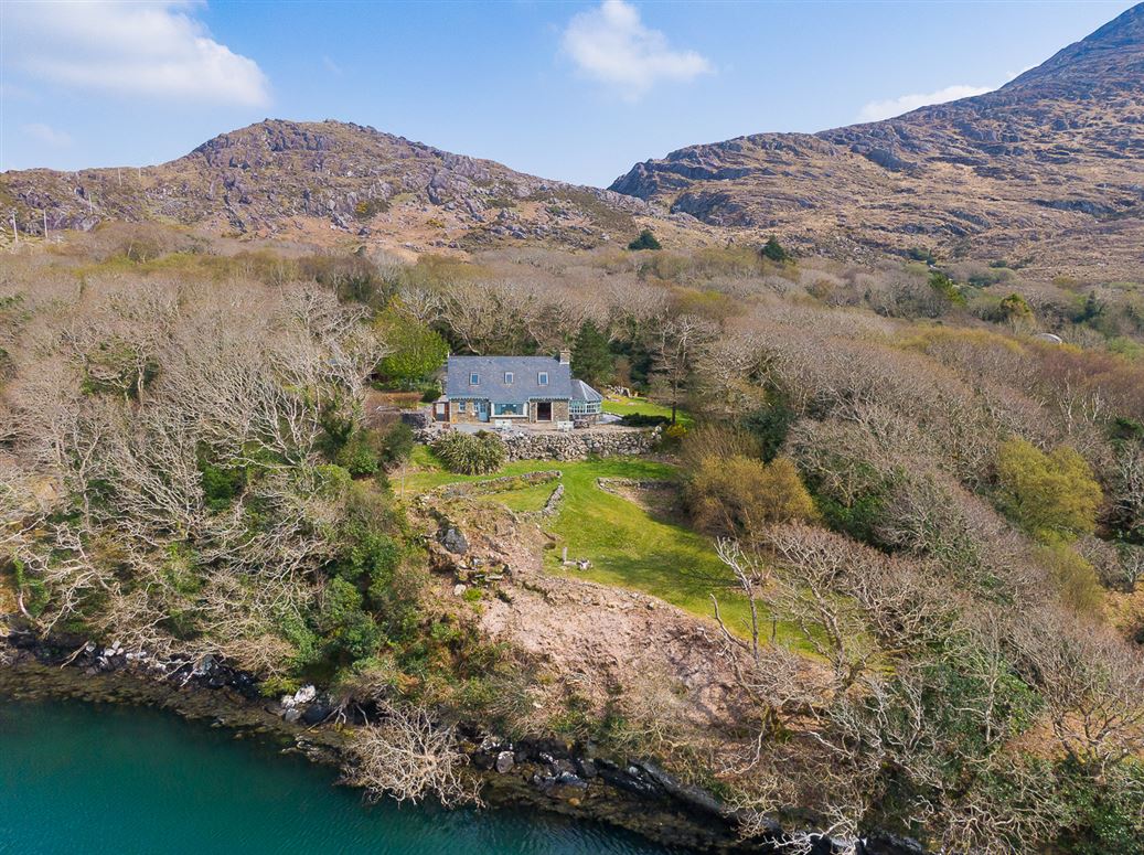 Cove Lodge, Coolownig, Lauragh, Kenmare, Co. Kerry Cove Lodge, Coolownig, Lauragh, Kenmare, Co. Kerry