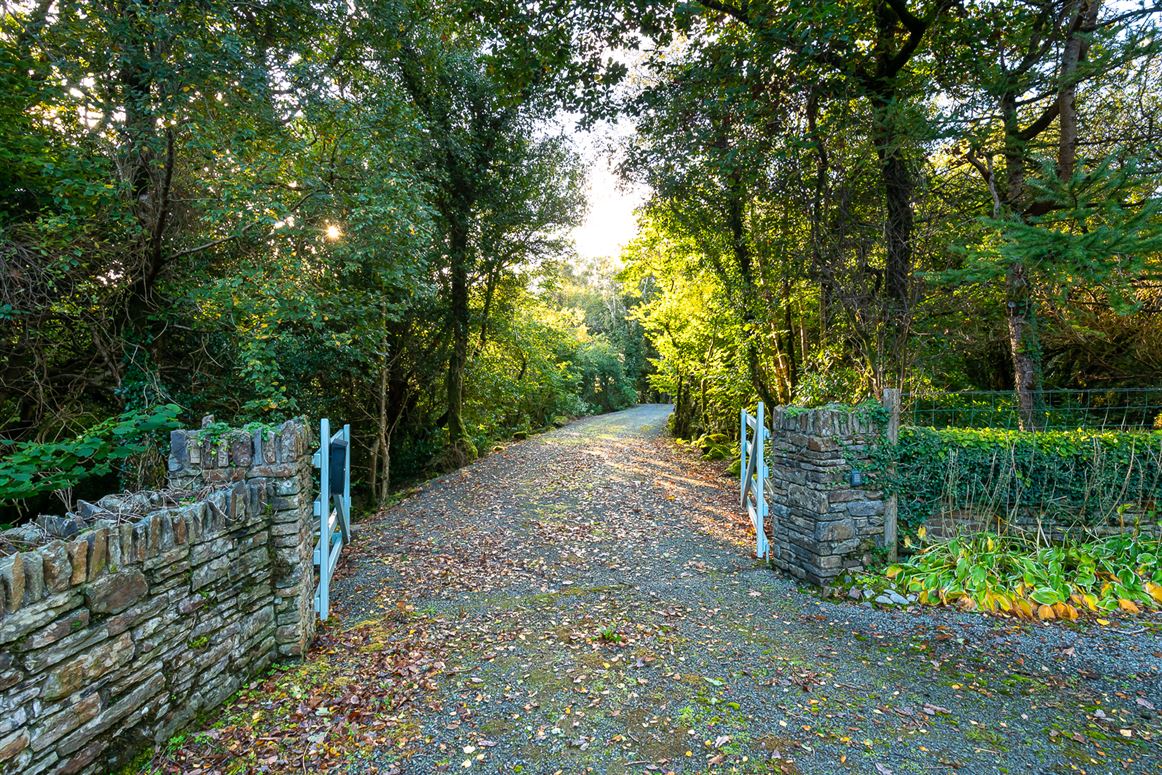 Cove Lodge, Coolownig, Lauragh, Kenmare, Co. Kerry Cove Lodge, Coolownig, Lauragh, Kenmare, Co. Kerry