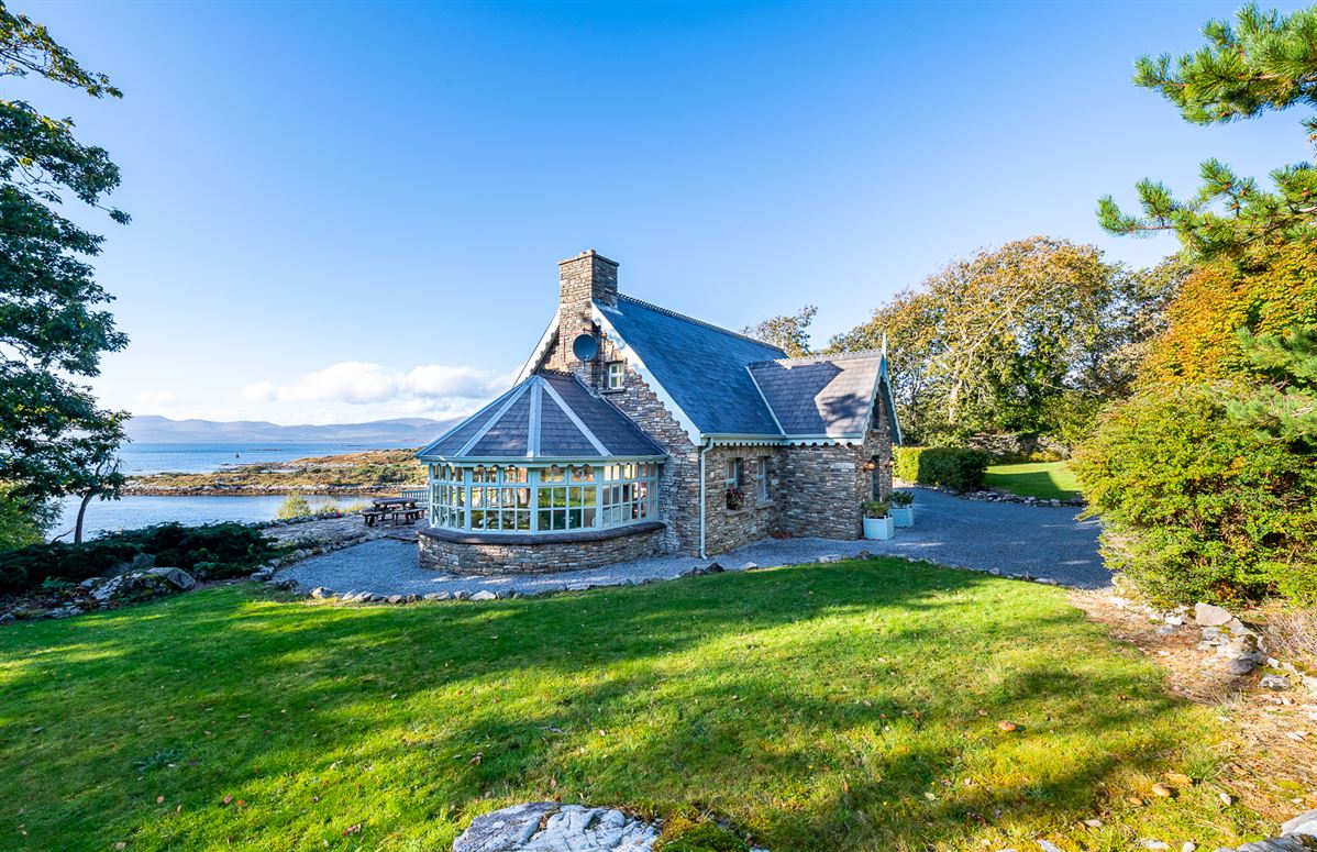Cove Lodge, Coolownig, Lauragh, Kenmare, Co. Kerry Cove Lodge, Coolownig, Lauragh, Kenmare, Co. Kerry