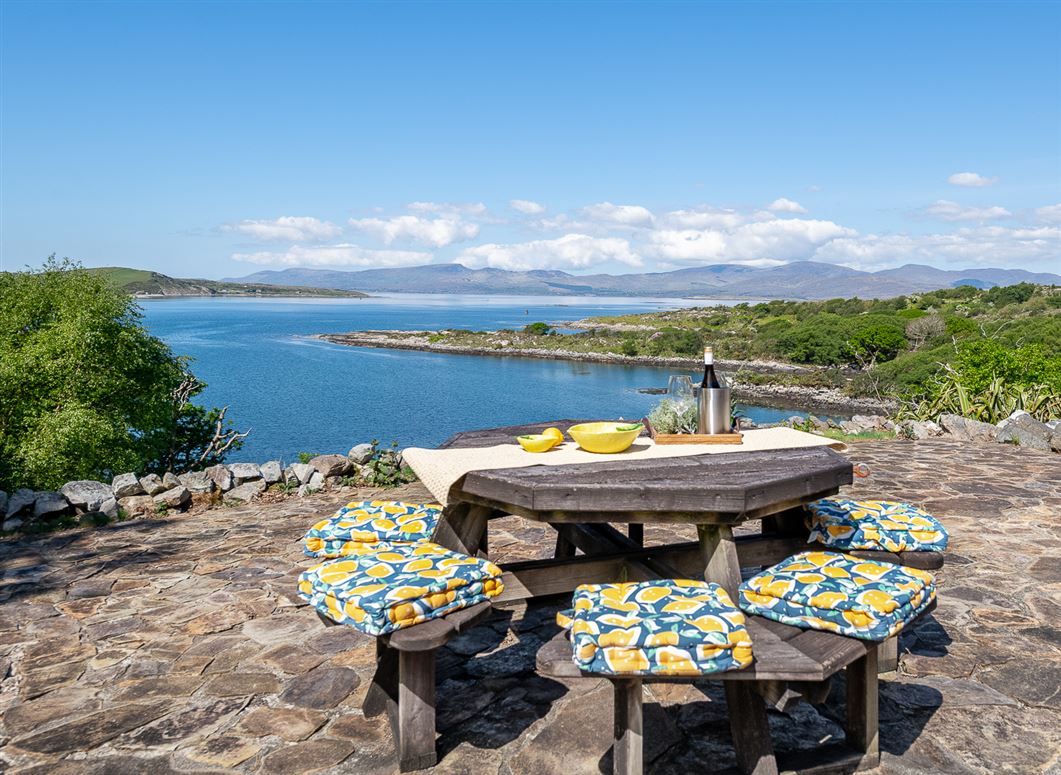 Cove Lodge, Coolownig, Lauragh, Kenmare, Co. Kerry Cove Lodge, Coolownig, Lauragh, Kenmare, Co. Kerry