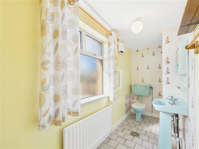 https://photos-a.propertyimages.ie/media/8/8/6/4919688/e81fa4c8-58d8-4028-8c07-b9eba944206e_l.jpg