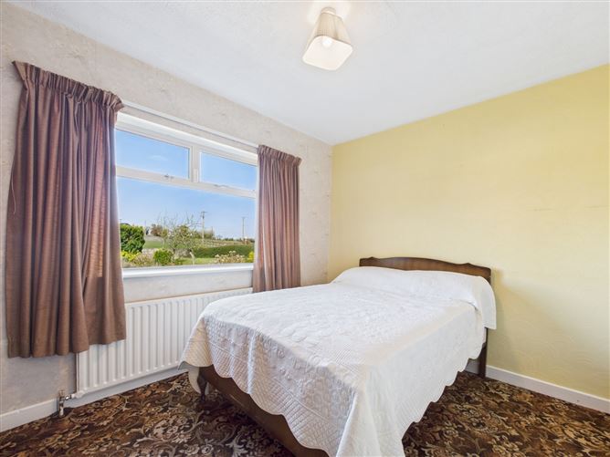 https://photos-a.propertyimages.ie/media/8/8/6/4919688/e81fa4c8-58d8-4028-8c07-b9eba944206e_l.jpg