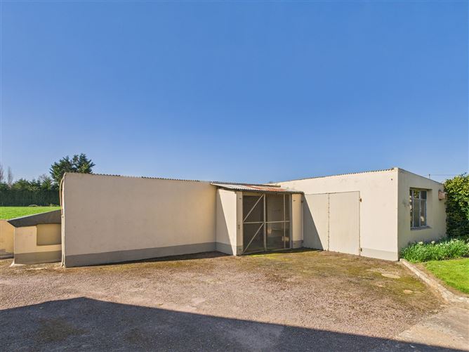 https://photos-a.propertyimages.ie/media/8/8/6/4919688/e81fa4c8-58d8-4028-8c07-b9eba944206e_l.jpg