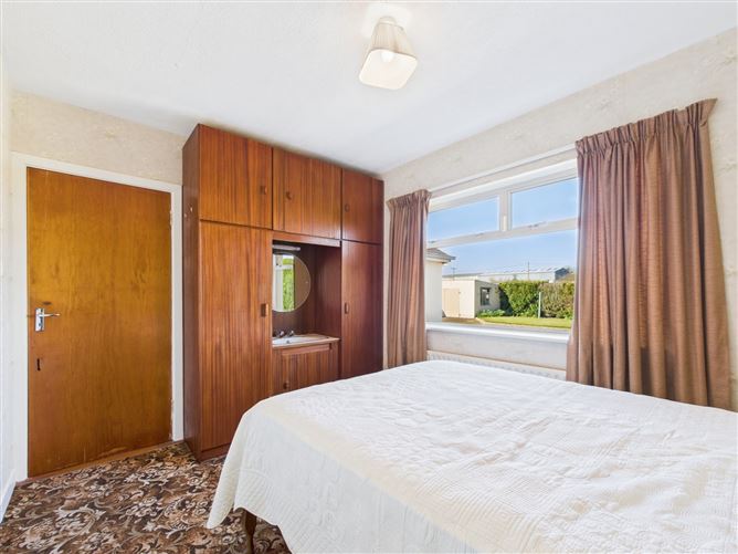 https://photos-a.propertyimages.ie/media/8/8/6/4919688/e81fa4c8-58d8-4028-8c07-b9eba944206e_l.jpg