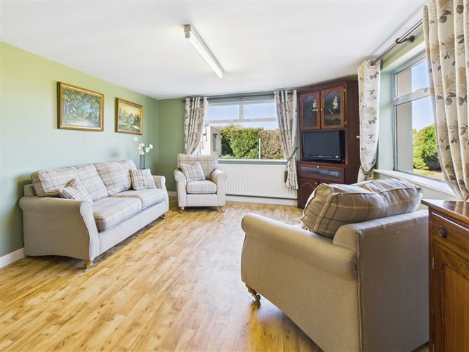 https://photos-a.propertyimages.ie/media/8/8/6/4919688/e81fa4c8-58d8-4028-8c07-b9eba944206e_l.jpg