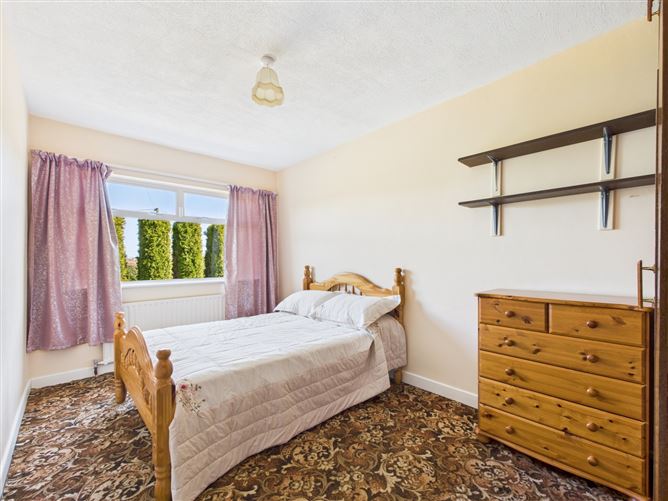 https://photos-a.propertyimages.ie/media/8/8/6/4919688/e81fa4c8-58d8-4028-8c07-b9eba944206e_l.jpg