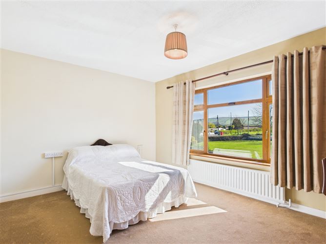 https://photos-a.propertyimages.ie/media/8/8/6/4919688/e81fa4c8-58d8-4028-8c07-b9eba944206e_l.jpg