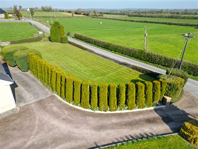 https://photos-a.propertyimages.ie/media/8/8/6/4919688/e81fa4c8-58d8-4028-8c07-b9eba944206e_l.jpg