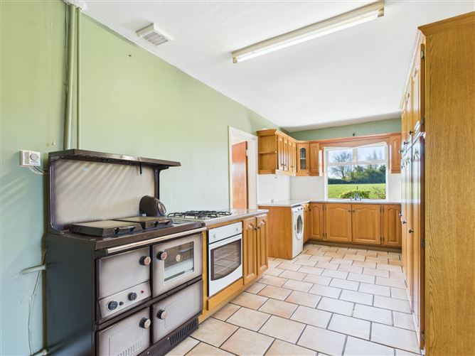 https://photos-a.propertyimages.ie/media/8/8/6/4919688/e81fa4c8-58d8-4028-8c07-b9eba944206e_l.jpg