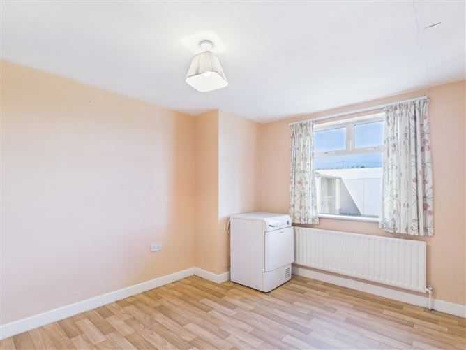 https://photos-a.propertyimages.ie/media/8/8/6/4919688/e81fa4c8-58d8-4028-8c07-b9eba944206e_l.jpg