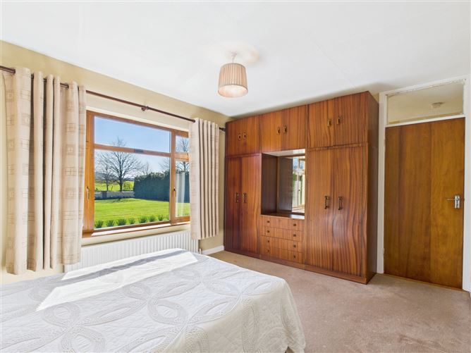 https://photos-a.propertyimages.ie/media/8/8/6/4919688/e81fa4c8-58d8-4028-8c07-b9eba944206e_l.jpg