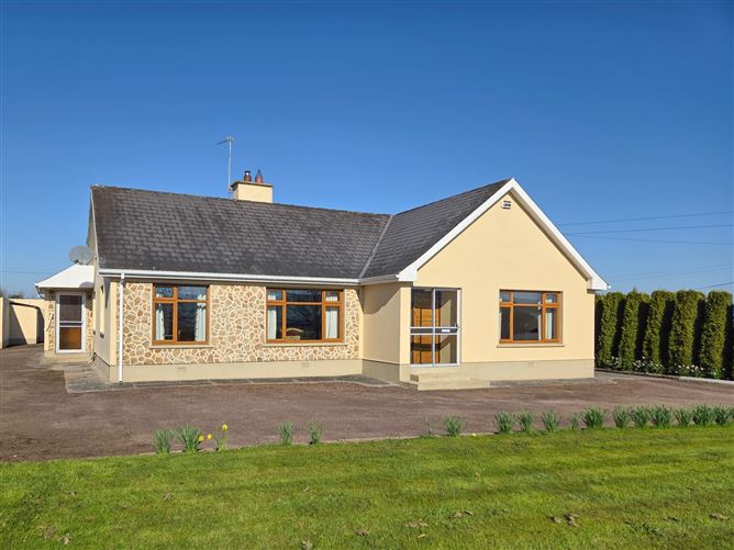 https://photos-a.propertyimages.ie/media/8/8/6/4919688/e81fa4c8-58d8-4028-8c07-b9eba944206e_l.jpg