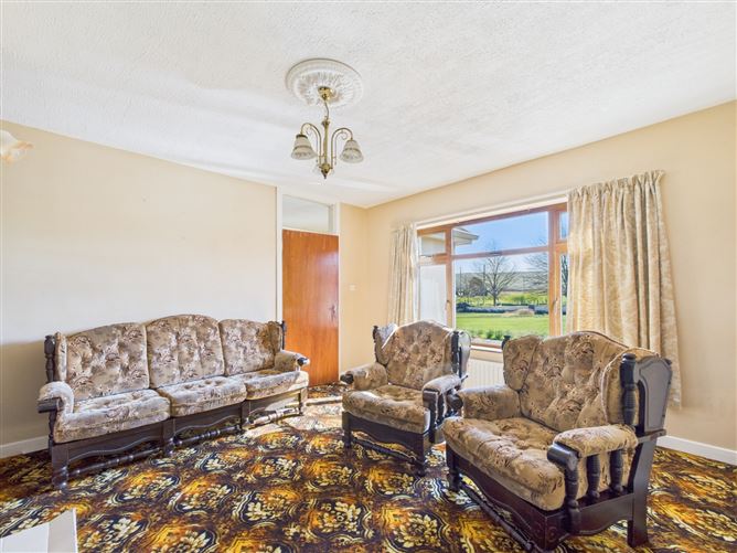 https://photos-a.propertyimages.ie/media/8/8/6/4919688/e81fa4c8-58d8-4028-8c07-b9eba944206e_l.jpg