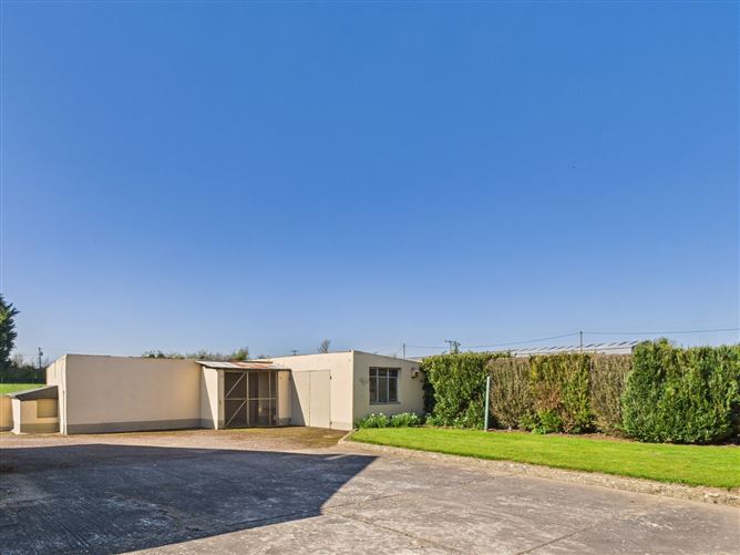 https://photos-a.propertyimages.ie/media/8/8/6/4919688/e81fa4c8-58d8-4028-8c07-b9eba944206e_l.jpg