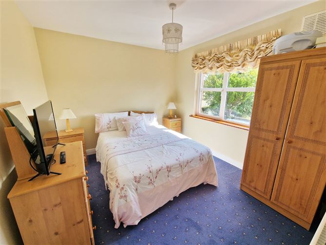 80 Sycamore Close, Sixmilebridge, Co. Clare