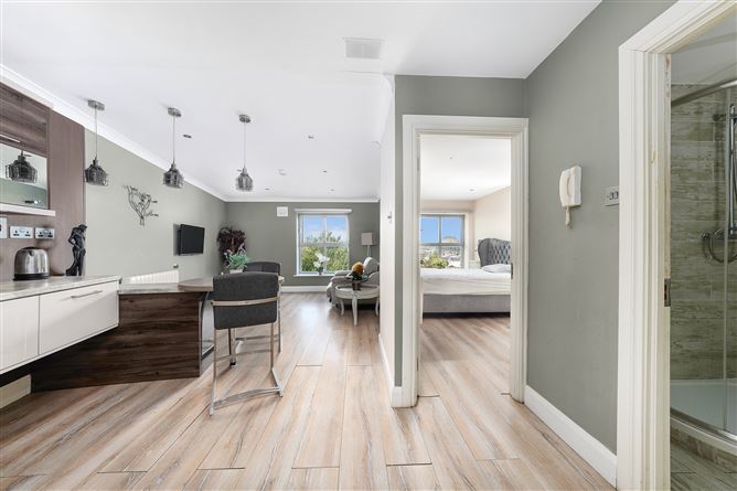 La Rochelle, Christchurch, Dublin 8