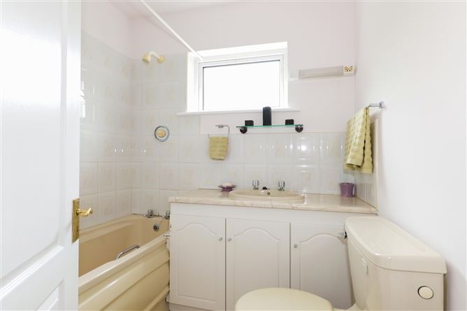 40 Tudor Vale, Oranmore, Co. Galway