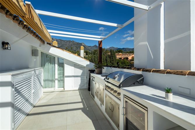 Spain, Marbella, Marbella Golden Mile - COSTA-00886P