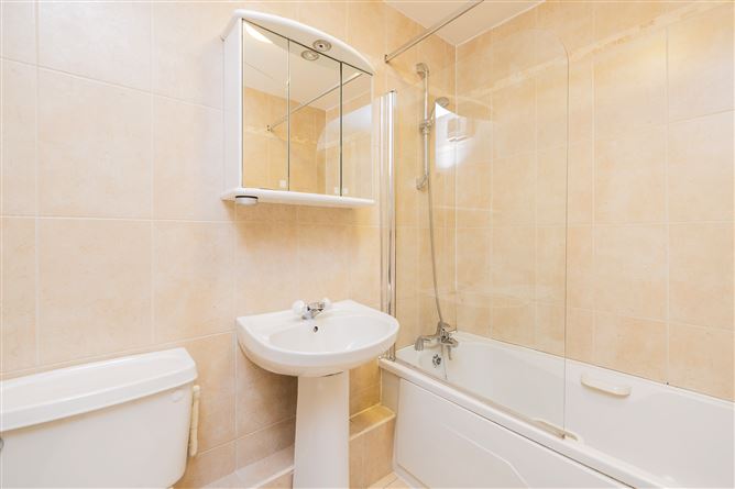 https://photos-a.propertyimages.ie/media/8/8/9/4955988/04db2c76-c626-4cf0-b592-7313e9e54be4_l.jpg
