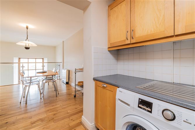 https://photos-a.propertyimages.ie/media/8/8/9/4955988/04db2c76-c626-4cf0-b592-7313e9e54be4_l.jpg