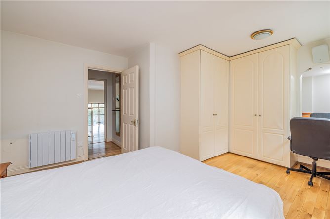 https://photos-a.propertyimages.ie/media/8/8/9/4955988/04db2c76-c626-4cf0-b592-7313e9e54be4_l.jpg