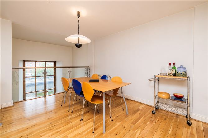 https://photos-a.propertyimages.ie/media/8/8/9/4955988/04db2c76-c626-4cf0-b592-7313e9e54be4_l.jpg