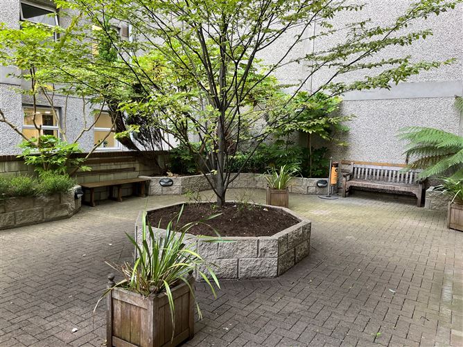 https://photos-a.propertyimages.ie/media/8/8/9/4955988/04db2c76-c626-4cf0-b592-7313e9e54be4_l.jpg