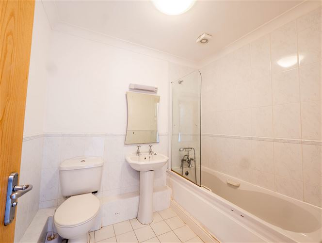 Apartment 70, Glaslyn, Howth Road, Clontarf, Dublin 3, Clontarf, Dublin 3