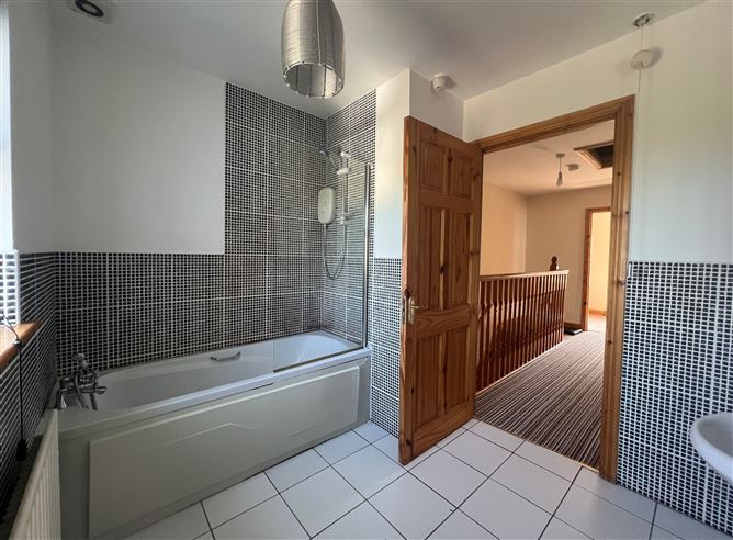 16 Mill Glen, Moville, Co. Donegal