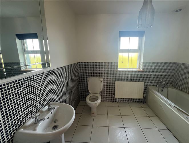 16 Mill Glen, Moville, Co. Donegal
