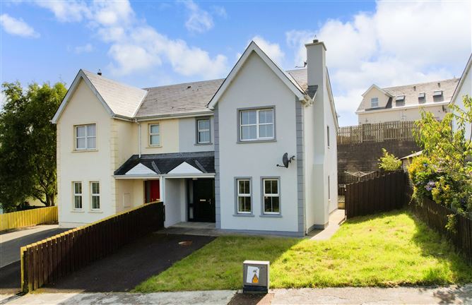 16 Mill Glen, Moville, Co. Donegal