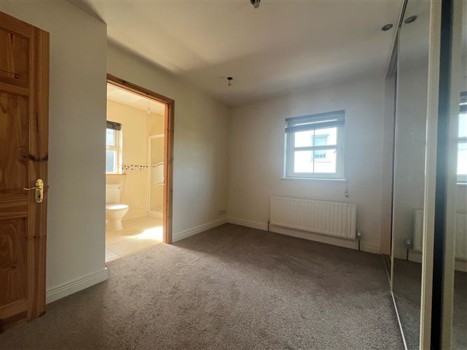 16 Mill Glen, Moville, Co. Donegal