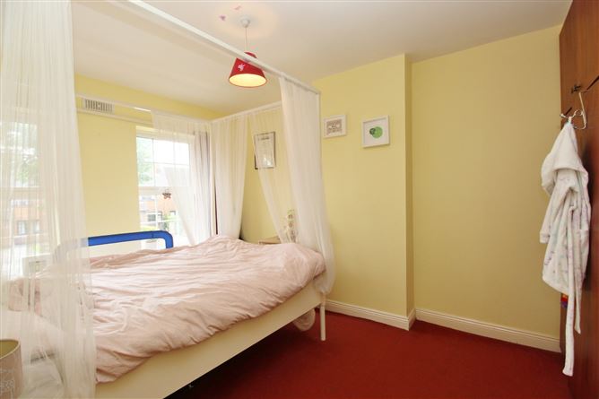 102 Park Drive Avenue, Castleknock, Dublin 15