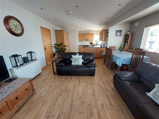 8 Manorquarter, Knock, Mayo