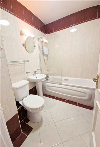 17 Dun na Carraige , Salthill, Galway