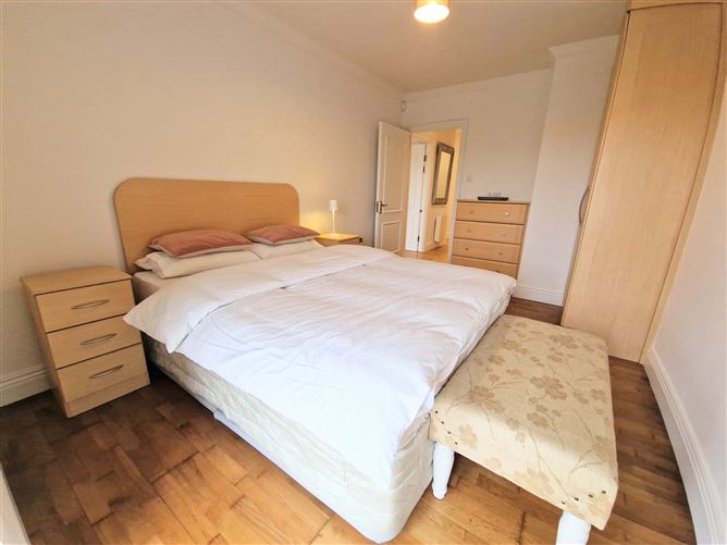 17 Dun na Carraige , Salthill, Galway