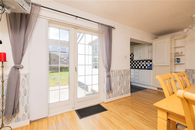 https://photos-a.propertyimages.ie/media/8/9/2/4952298/6217f9b6-5586-4f80-9e83-c09866403b92_l.jpg