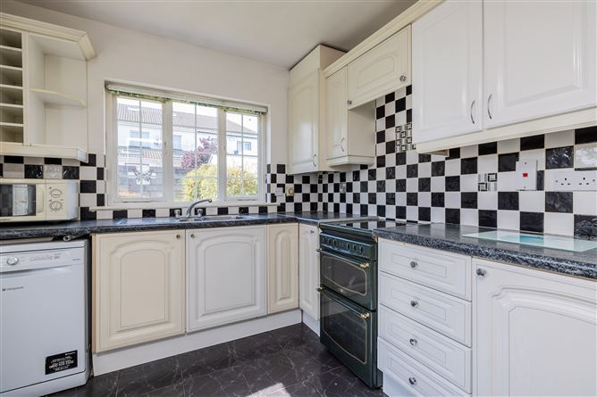 https://photos-a.propertyimages.ie/media/8/9/2/4952298/6217f9b6-5586-4f80-9e83-c09866403b92_l.jpg