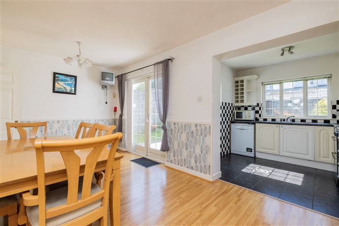 https://photos-a.propertyimages.ie/media/8/9/2/4952298/6217f9b6-5586-4f80-9e83-c09866403b92_l.jpg